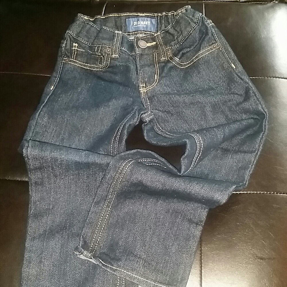 Toddlers Old Navy jeans straight fit. Size 5